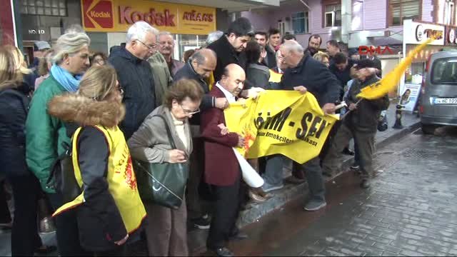 Maltepe İlçe Milli Eğitim Müdürlüğü Önünde Kitap Protestosu