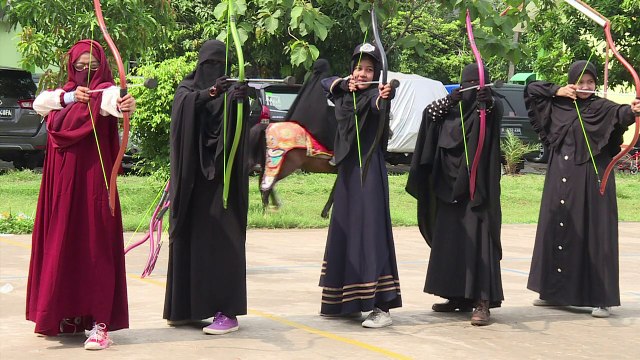 كتيبة النقاب تصوّب سهامها ضد منتقدي هذا الزي في اندونيسيا