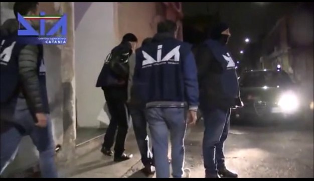 Catania - mani della mafia sulla gestione dei rifiuti: 16 arresti