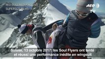 Wingsuit: les Soul Flyers rentrent dans un avion en plein vol