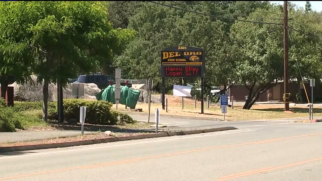 Father Claims High School Teacher Sent His Daughter Thousands of Inappropriate Texts