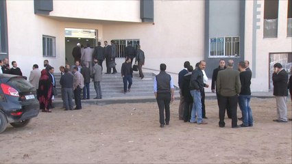 إرباك أمام وزارات بغزة بعد عودة موظفين قدامى