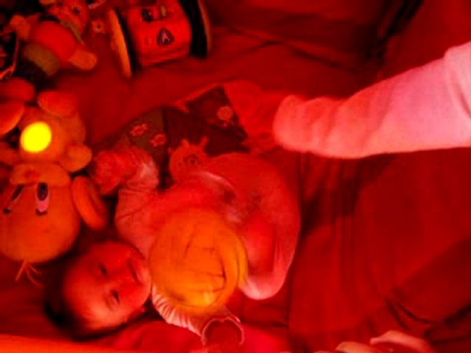 Ysaline fait l'otarie