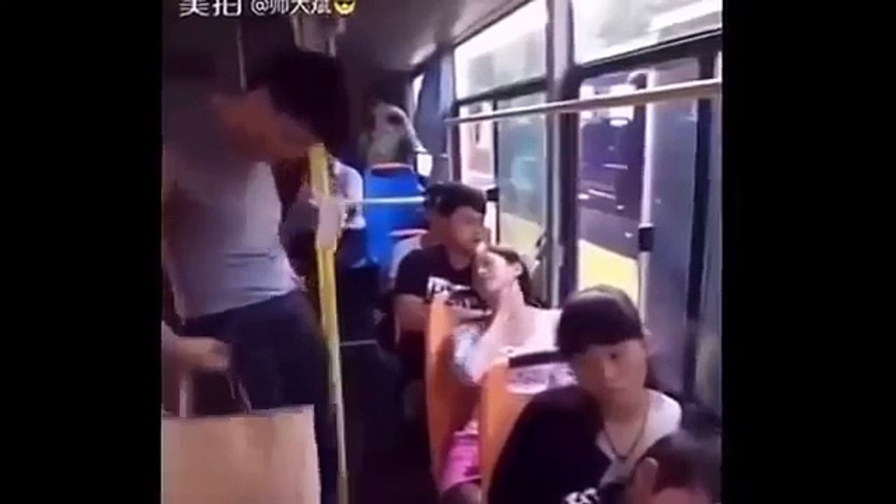 这个經典的一幕竟然爆紅了！下一秒真的太搞笑！