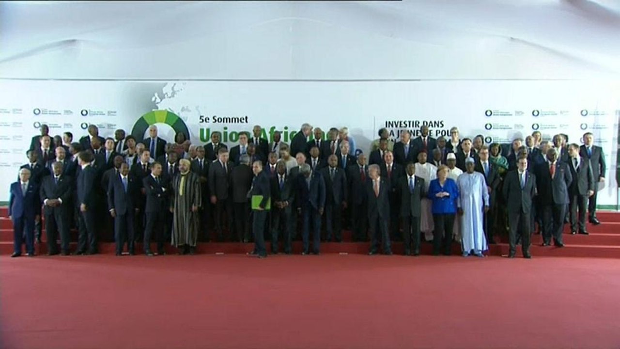 Sommet Europe-Afrique : accord pour une évacuation des migrants de Libye