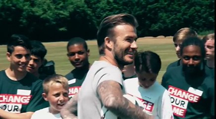 David Beckham phô diễn kỹ thuật tuyệt đỉnh trước mắt các học trò