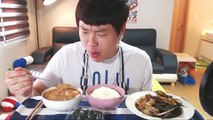 I bought some soy sauce marinated crabs! Amazing meal~ [ENG SUB]-ERi9I2GzN3A