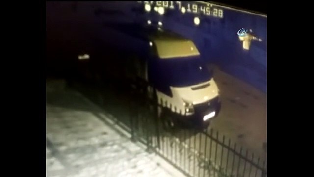 Ataşehir'de soyguncularla polisin çatışma anı kamerada