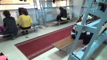 Elazığ'da Hastalar Halı Kursu ile Hem Meslek Öğreniyer Hem de Terapi Görüyor