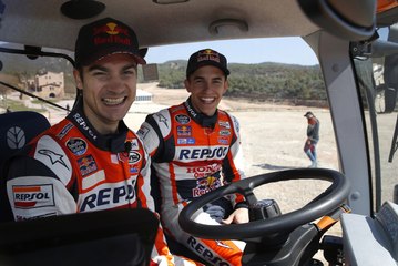 Download Video: VÍDEO: Qué dura es la vida de Marc Márquez y Dani Pedrosa, ¡todo el día de risas!