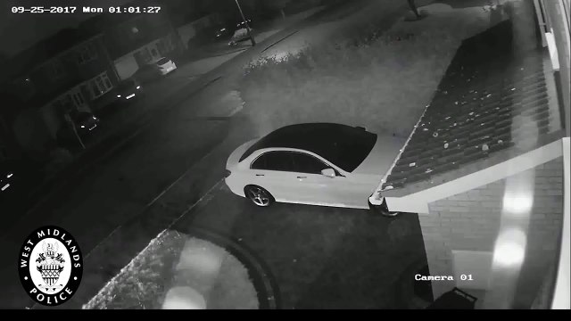 Ils volent une voiture sans clef avec un boitier relais (Angleterre)