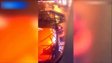 لقطات صادمة لمهندس صيانة يصلح طائرة باستخدام شريط لاصق