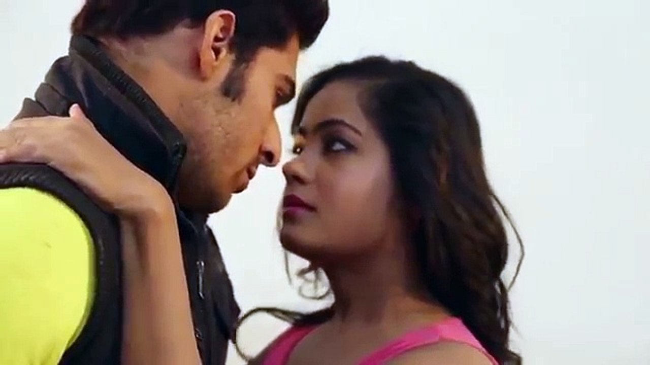 Hot Couple Most Romantic Kissing Scene