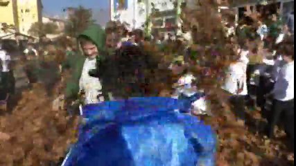 Okul Bahçesine Bir Kamyon Yaprak Döküldü