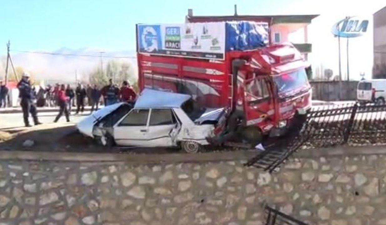 Niğde'de hayrete düşüren trafik kazası