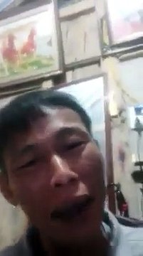 Chim bị rắn cắn chết, chủ nuôi ôm xác khóc lóc và trách tội… cái lồng