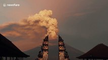 Stunning timelapse of Bali volcano erupting seen through temple gates