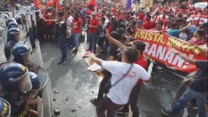 Miles de filipinos piden a Duterte que declare un "gobierno revolucionario"