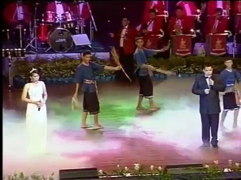 เมืองฟ้า เมืองดิน - นุ่น-สุบงกช/เอ็ม-เชี่ยวชาญ นำหมู่ (คลื่นลูกใหม่สุนทราภรณ์) (วงสุนทราภรณ์) (2549)