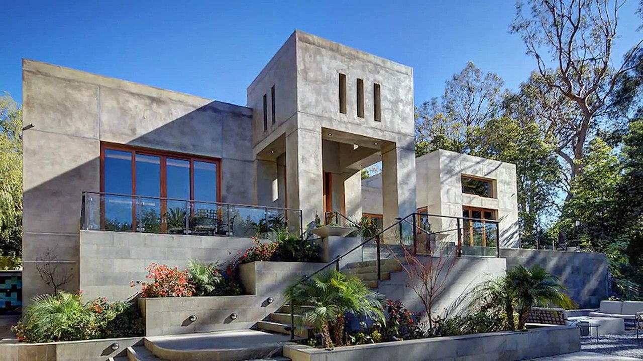 Pristine Museum-Like Architectural Residence