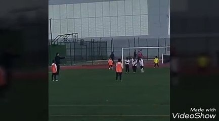 Quand CR7 Junior marque un coup-franc de toute beauté !