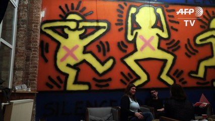 اعتقاد عدد من الروس بأن مرض الأيدز خدعة يعقّد جهود مكافحته