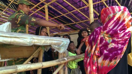 Rohingyas queue for food in Bangladesh camps