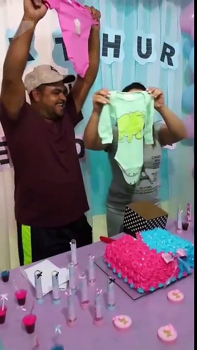 Tout ça pour annoncer que le bébé est un garçons.. sont fous !