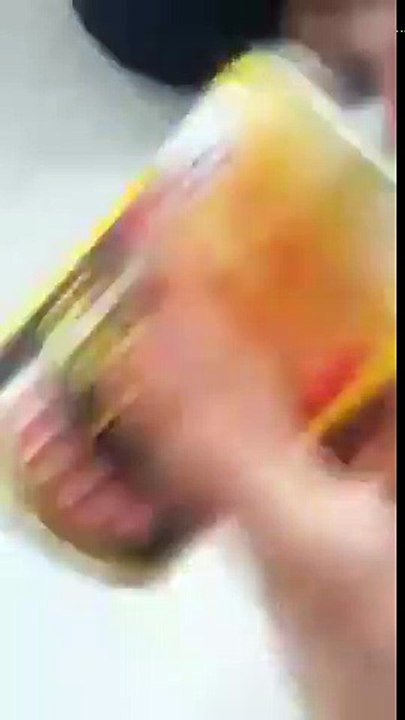 Ouvrir une boîte de conserve... avec une cuillère !