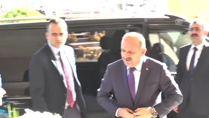 Başbakan Yardımcısı Işık, Gençlik Merkezini Ziyaret Etti, Gençlerle Masa Tenisi Oynadı