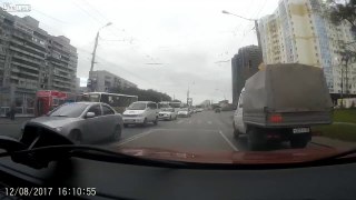 Two drivers didn't want to share the road almost crashes head on with a opposing vehicle