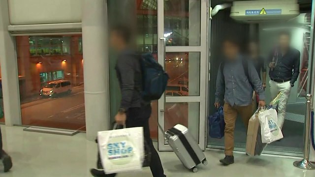 '화산 분화' 발리 관광객들 속속 귀국...300명 남아 / YTN