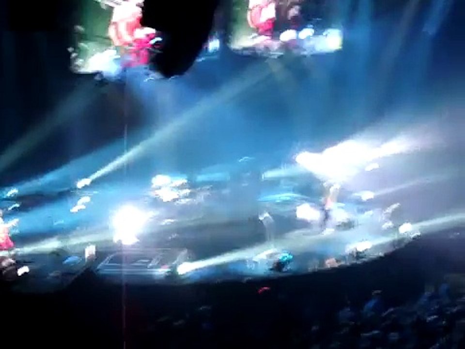 Muse - Supermassive Black Hole, Hallenstadion, Zurich, Switzerland  11/18/2009