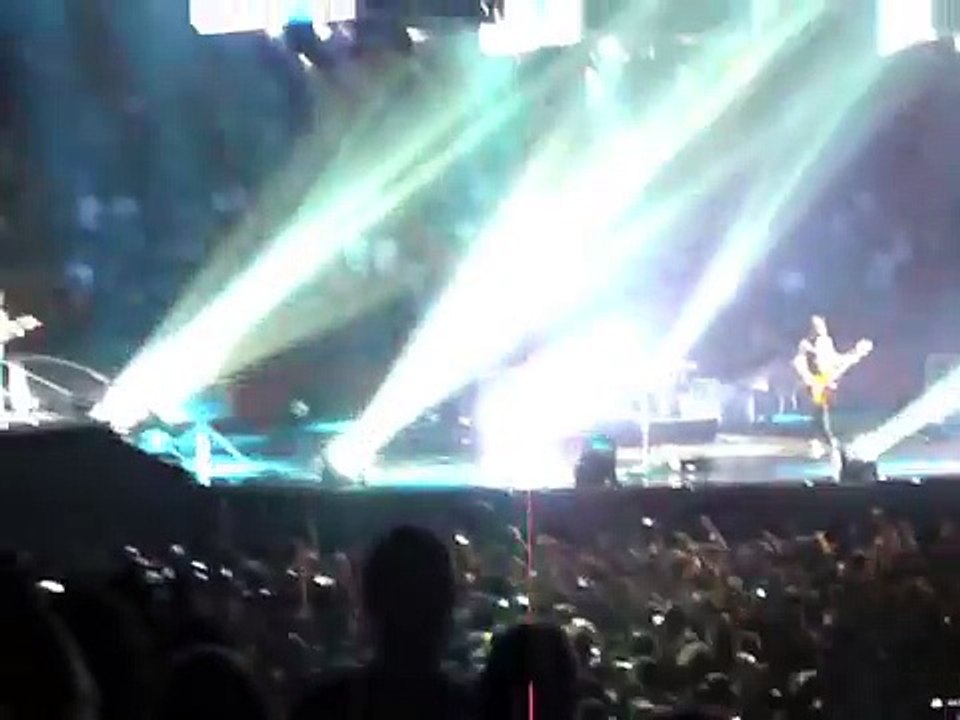 Muse - Supermassive Black Hole, alais Omnisports de Paris-Bercy, Paris, France  11/17/2009