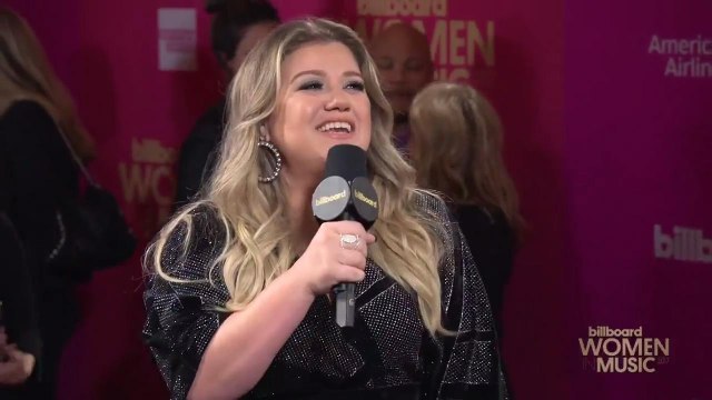 Kelly Clarkson Would Tell Her 'American Idol' Self to Relax | Women in Music 2017