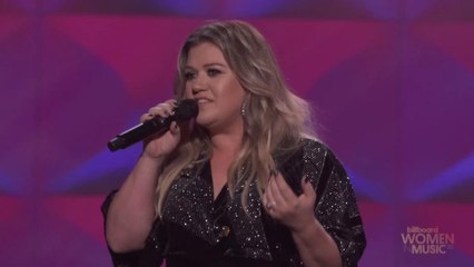 Kelly Clarkson Discusses Performing With Pink | Women in Music 2017