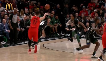 Jusuf Nurkić sjajna asistencija vs Bucks