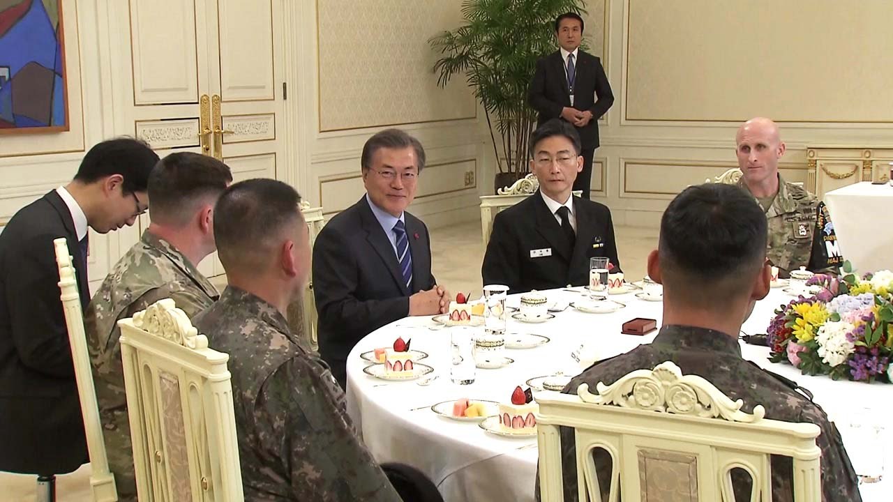 문재인 대통령 "JSA 침착한 상황 관리로 더 큰 위기 막아" / YTN