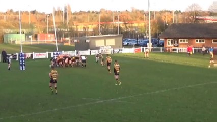 Le poteau n'aura pas résisté à ces 2 équipes de rugby