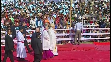 Papa celebra missa para 100.000 pessoas em Bangladesh