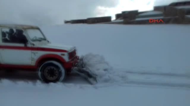 Adıyaman Nemrut Dağı Yolunu Kapatan Karı, Aracıyla Temizledi