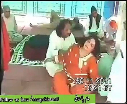 یہ کیا بےغیرتی ہے۔ ان بےغیرت جعلی پیروں سے زیادہ قصوروار تو وہ لوگ ہیں جو اپمی عورتوں کو ایسے ڈشکروں کے پاس جانے دیتے ہیں۔