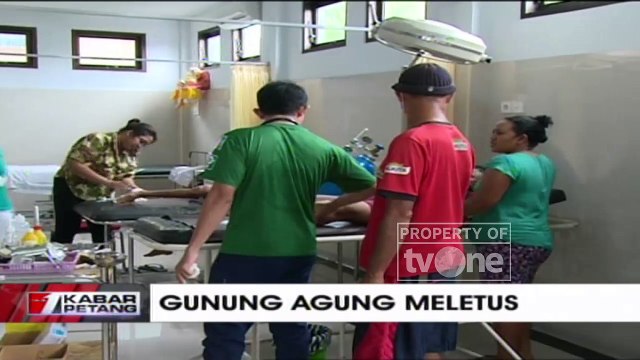 Pengungsi Gunung Agung Keluhkan Gangguan Pernapasan Akibat Abu Vulkanik