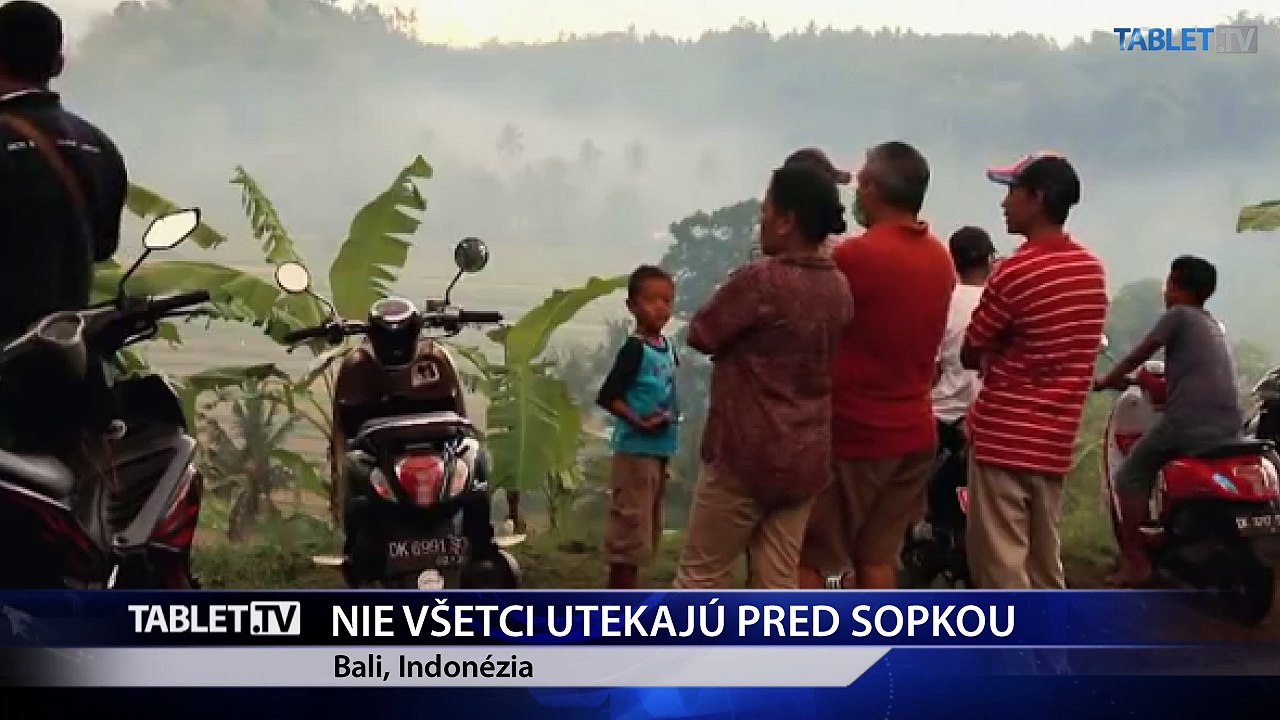 Tisíce ľudí zutekali z ostrova Bali kvôli sopke, ale turisti ostávajú