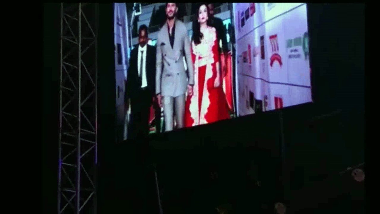 അമാലിന്റെ കൈ മുറുകെ പിടിച്ച്‌ ദുല്‍ഖറിന്റെ മാസ് എന്‍ട്രി, വീഡിയോ വൈറലാകുന്നു