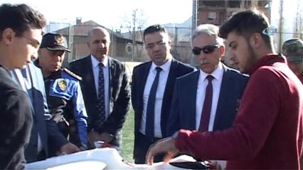Vali Toprak Model Uçak Uçurttu
