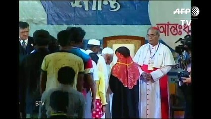 Papa encontra refugiados em Bangladesh