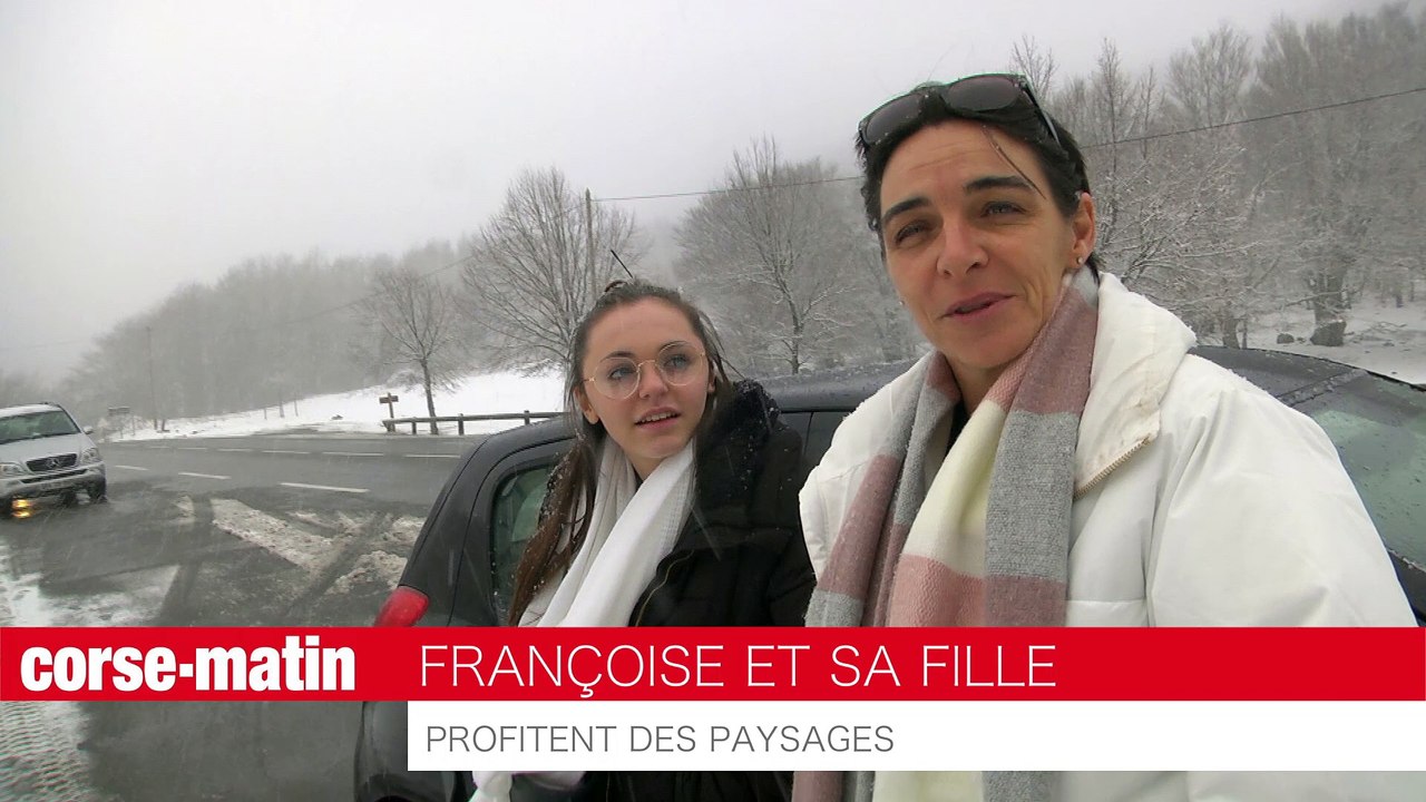 Neige à Vizzavona : chacun s'arrête pour la photo