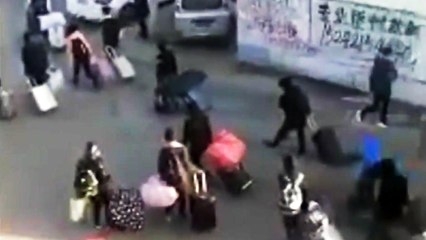 베이징, 화재 빌미로 농민공 10만 명 강제 퇴거 / YTN