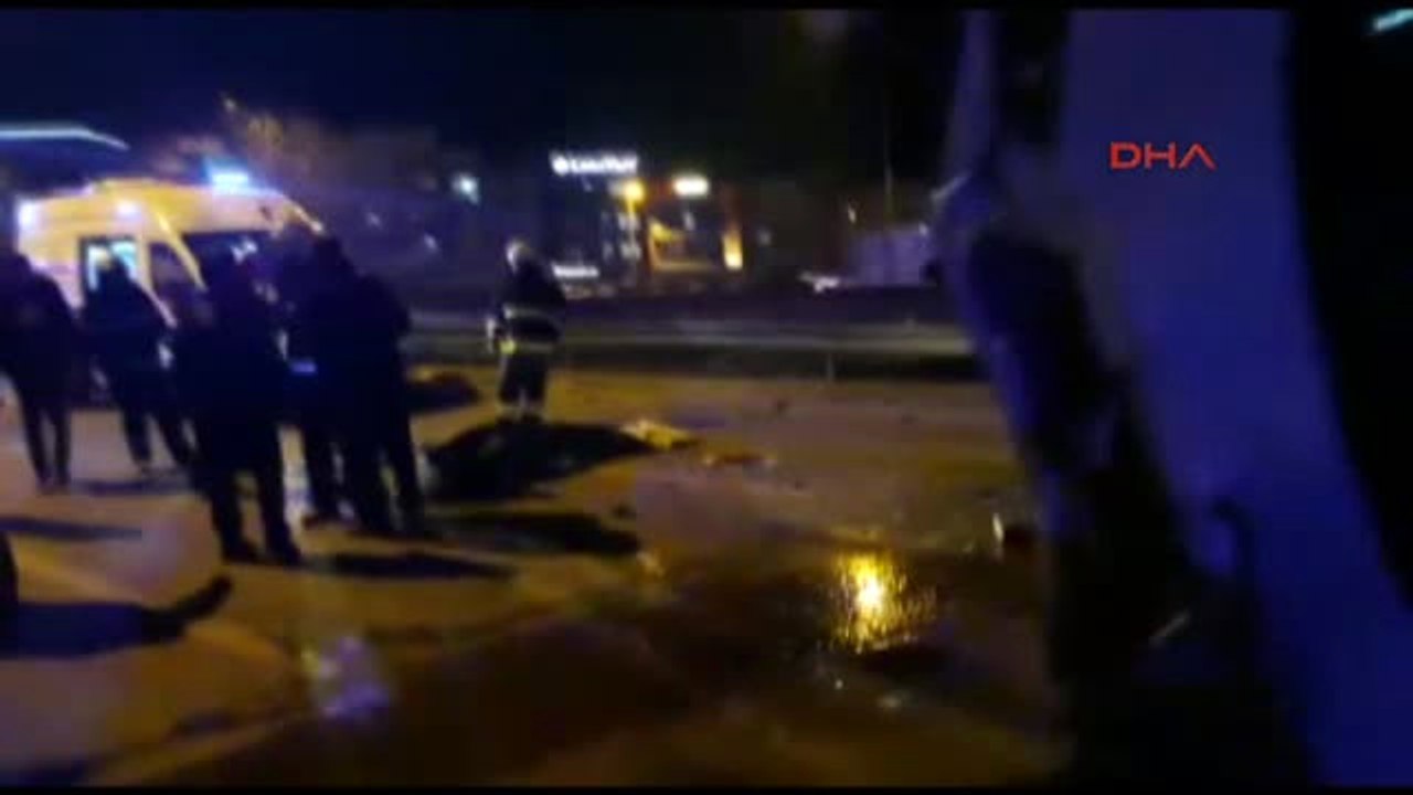 Bursa Nilüfer İlçesi'nde Servis Minibüsü ile Otomobilin Karıştığı Trafik Kazası...